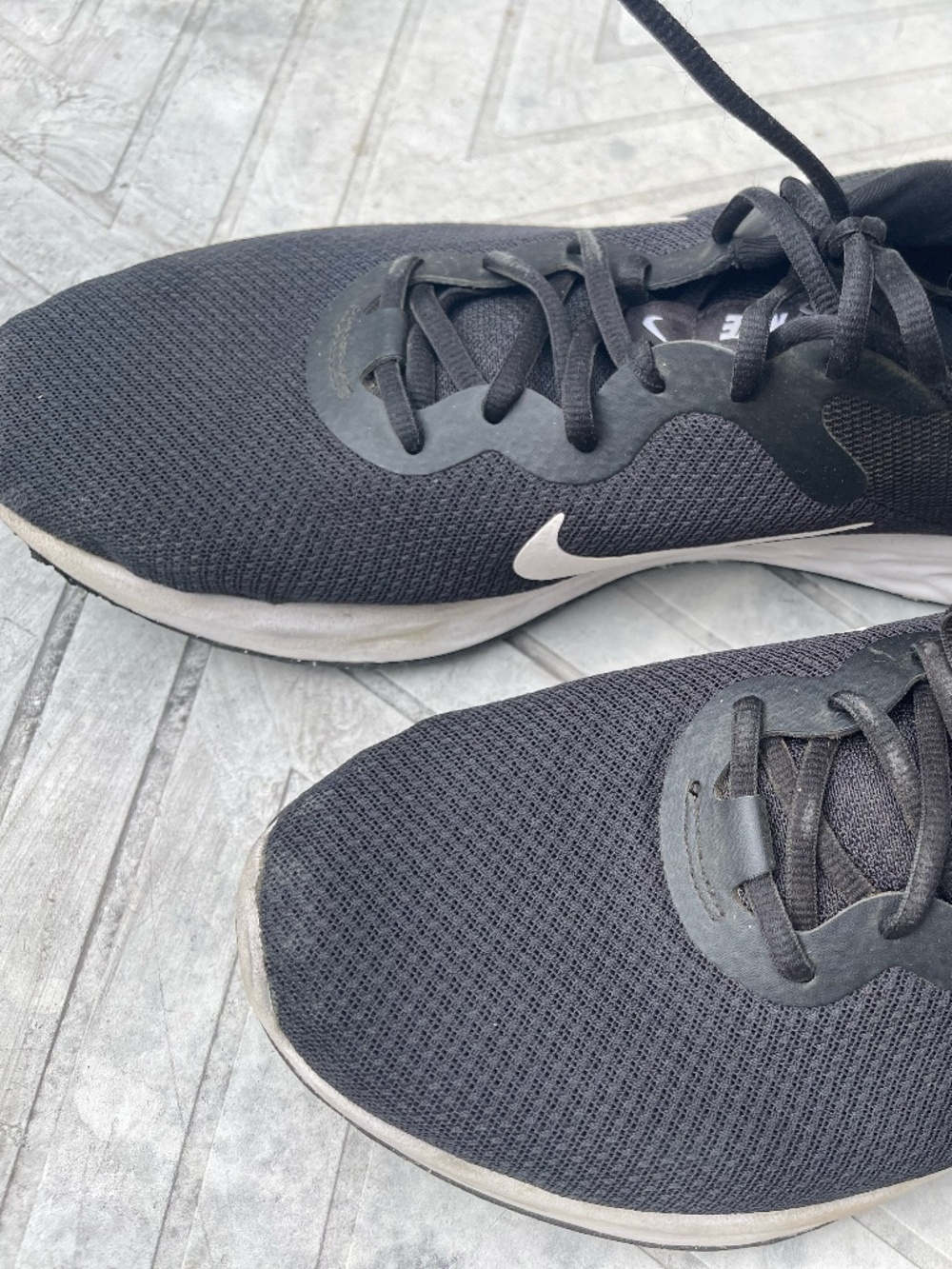 Nike men running shoes - Picture 2 of 3
